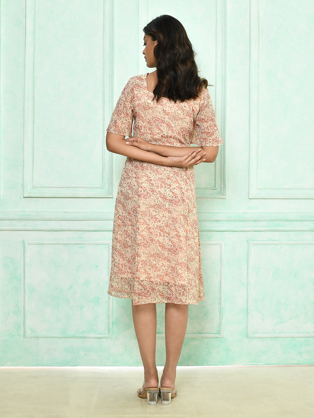 Multi-Colored-Ditsy-Printed-Regular-Midi-Dress-VD04105-4